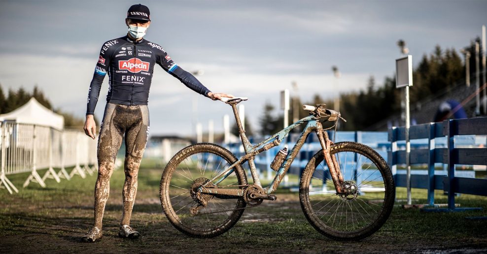  Canyon predstavil špeciálnu limitovanú edíciu Lux CF SLX Mathieu van der Poela