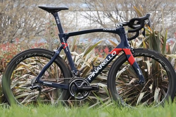 Pinarello Filippa Gannu na ráfikových brzdách váži 7,1kg. Pozrite si detaily špeciálu Dogma F12 X Light (foto+video)