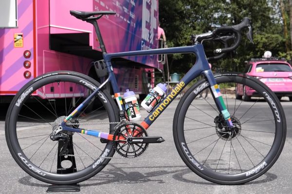  Bicykel Hugh Carthyho váži 7,6kg. Pozrite si detaily i rozmery špeciálu Cannondale Supersix Evo (foto+video)