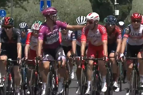 Video: Sagan dostal na Giro d’Italia pokutu za zastrašovanie súperov