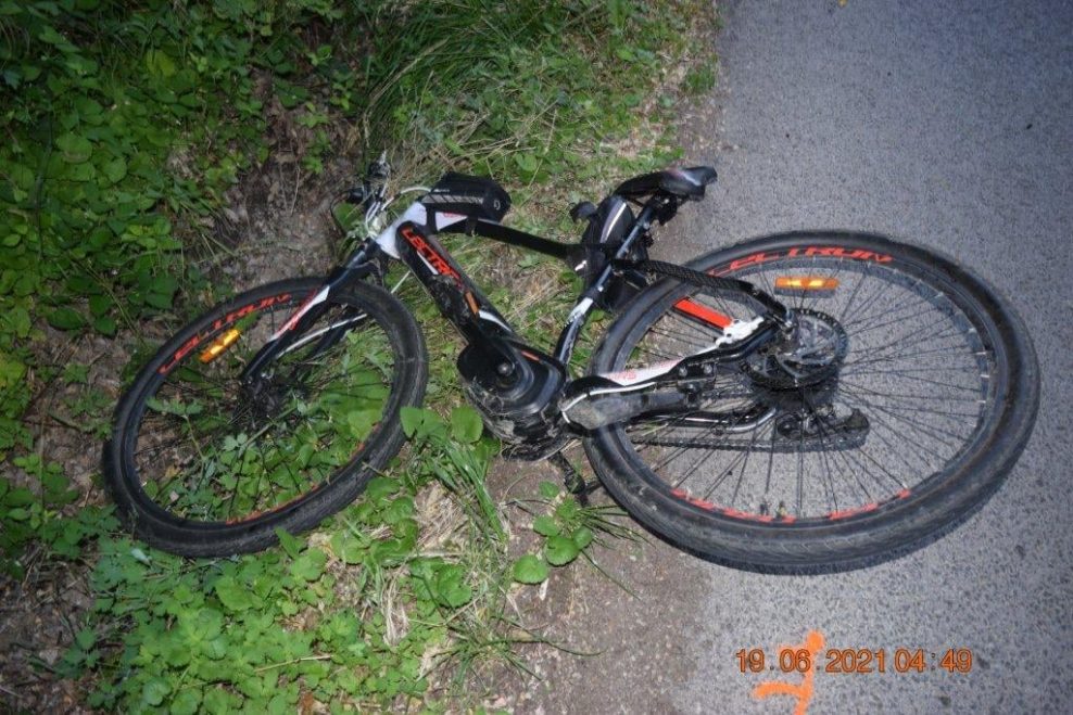Opitý vodič zrazil a zabil cyklistu, z miesta nehody ušiel