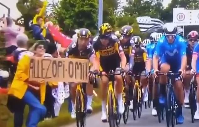 Polícia našla a zatkla fanúšičku, ktorá spôsobila hromadný pád na Tour de France