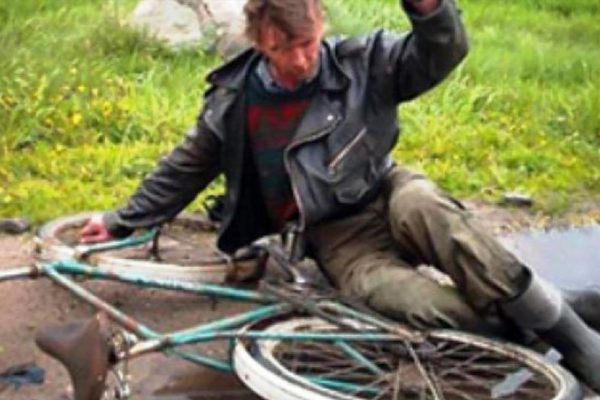 Ot&aacute;zky a odpovede, ako jazdiť bezpečne na bicykli: Alkohol, osvetlenie a prilba