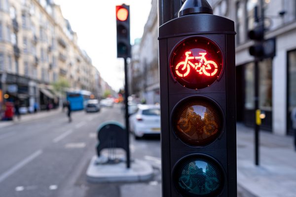 Otázky a odpovede, ako jazdiť bezpečne na bicykli: Dopravné značky, chodník, priechod, železničné priecestie
