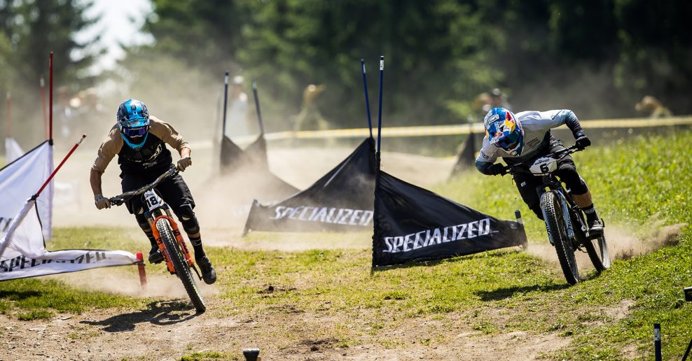 Video: Napínavé finále dual slalomu na Crankworx Slavík vs. Masters museli rozhodnúť rozhodcovia