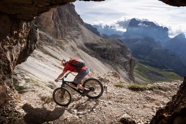  Video: V Dolomitoch nie je priestor na chyby – vysokohorská jazda s Tomom Oehlerom