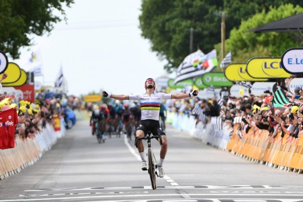 Julian Alaphilippe vyhral úvodnú etapu Tour de France 2021