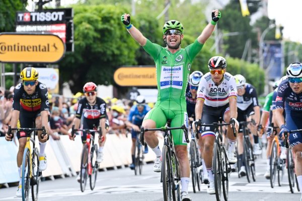 Cavendish vyhral ďalšiu etapu na Tour, Sagan skončil opäť piaty