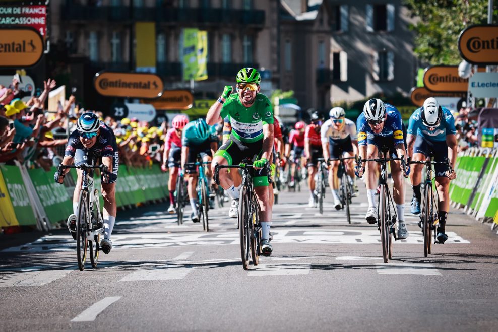 Mark Cavendish vyhral 13. etapu Tour a vyrovnal historick&yacute; rekord Eddyho Merckxa
