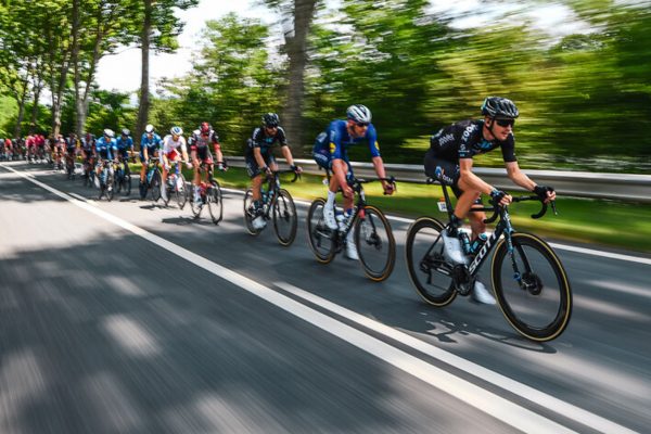 Kvíz: Viete, na akých značkách bicyklov jazdia cyklistické tímy World Tour 2021?