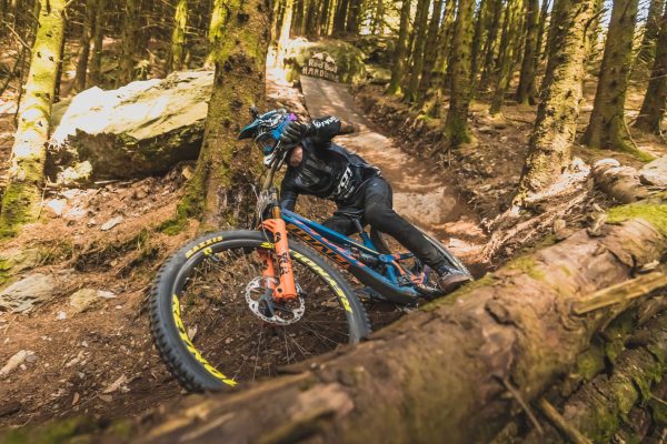  Video: Top 3 jazdy Red Bull Hardline 2021 – Bernard Kerr, Laurie Greenland, Kade Edwards