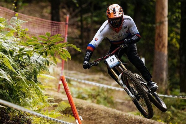 Adam Rojček skončil dvanásty na Majstrovstvách Európy v zjazde, Kuchyňková štvrtá medzi juniorkami