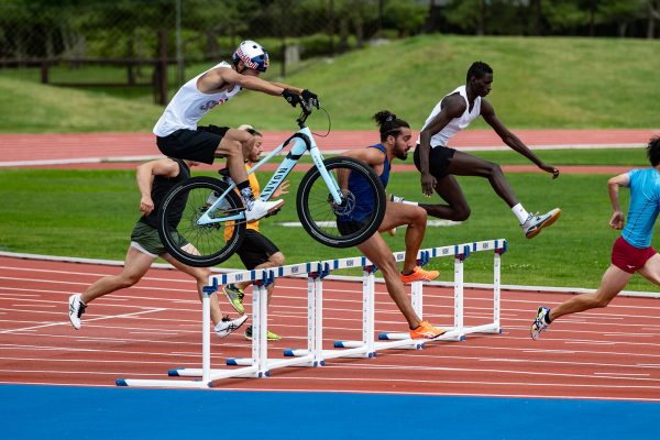  Video: Tomomi Nishikubo si vyskúšal na bicykli päť olympijských disciplín