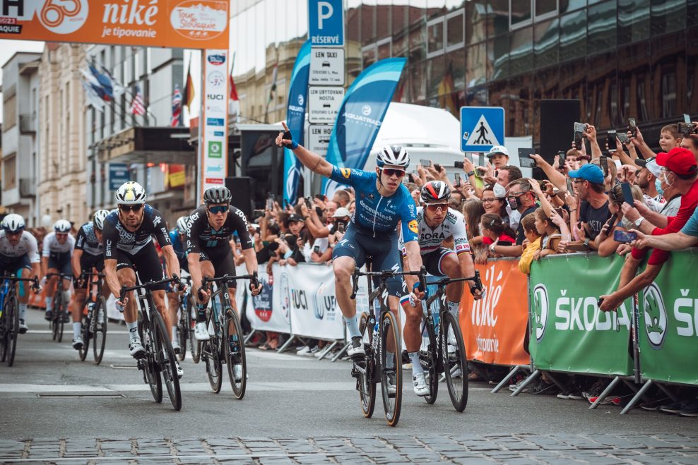 Video: Peter Sagan skončil druh&yacute; v prvej etape Okolo Slovenska, v &scaron;purte ho porazil Hodeg