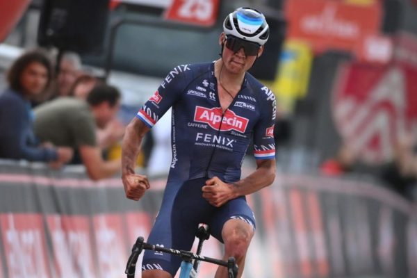  Video: Mathieu van der Poel sa vrátil po zranení a suverénne vyhral Antwerp Port Epic