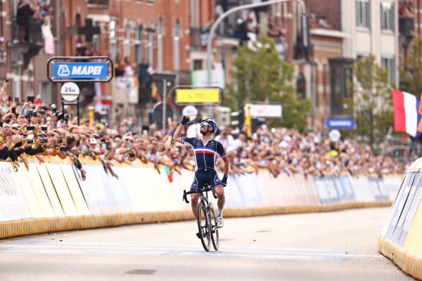 Julian Alaphilippe obhájil dúhový dres a po druhýkrát sa stal majstrom sveta v cestnej cyklistike