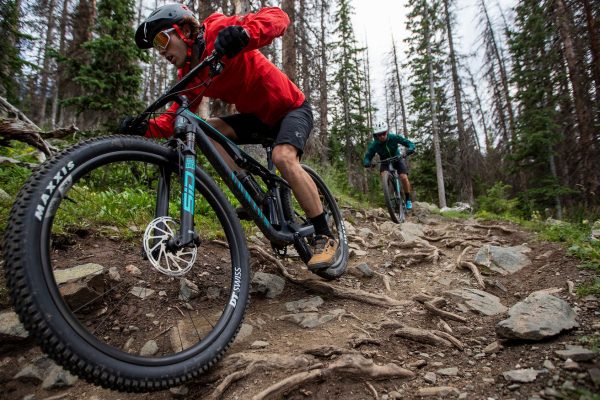 Novinka: Canyon predstavil nový downcountry model Lux Trail