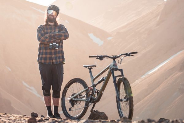 Slovenský freerider Viktor Novák objavuje Island – krajinu ľadu, ohňa a neprebádaných trailov