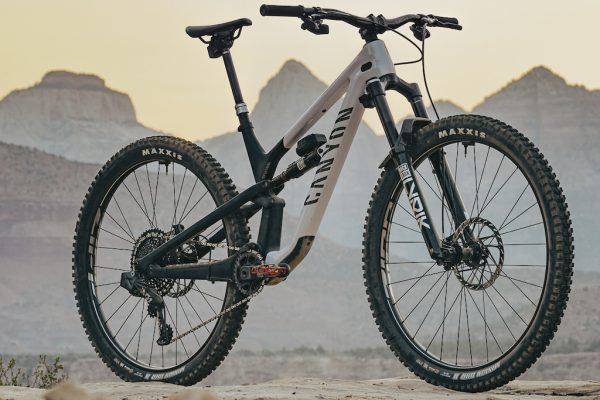 6 najnovších modelov so systémom Flight Attendant od Treku, Specializedu, Canyonu a YT (špecifikácie & ceny)