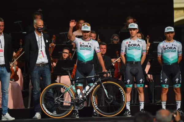 Zoznam všetkých prestupov v cyklistických tímoch World Tour pre sezónu 2022