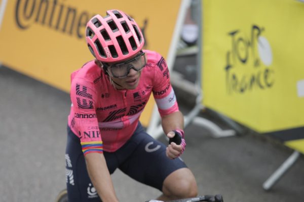 Sergio Higuita sa ospravedlnil za jazdu na Specializede, EF Education predčasne neukončí jeho kontrakt