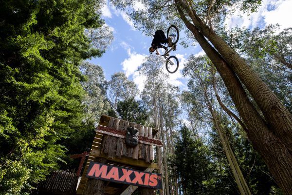  Musíte vidieť: Víťazná jazda Emila Johanssona na Crankworx Rotorua 2021