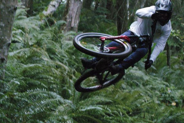  Musíte vidieť: Nádherné zábery z prírody spojené s rýchlosťou a štýlom na bicykli