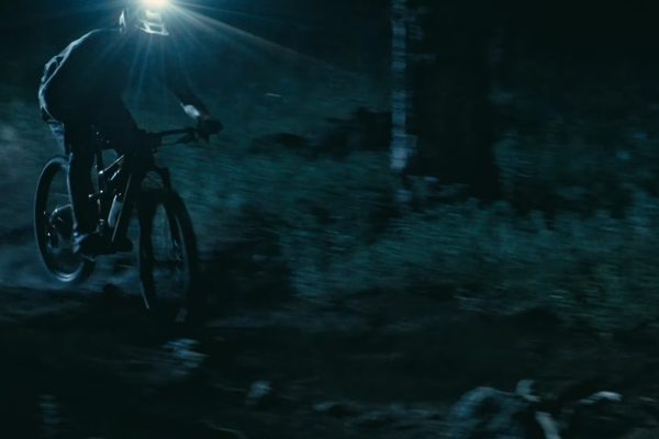  Video: Epické jazdenie po zotmení v skvelom edite Night Shift