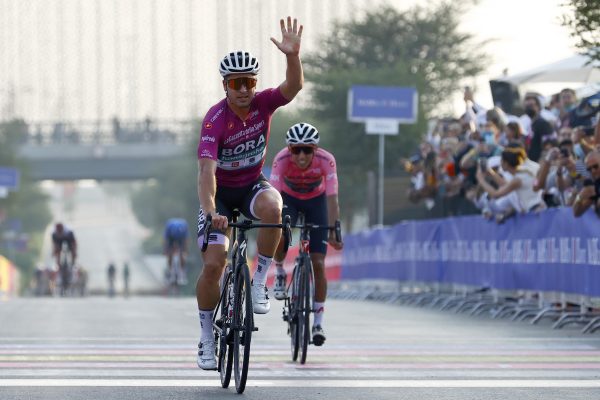  Peter Sagan porazil v šprinte Bernala a vyhral prvú edíciu pretekov Giro d’Italia Criterium (+video)