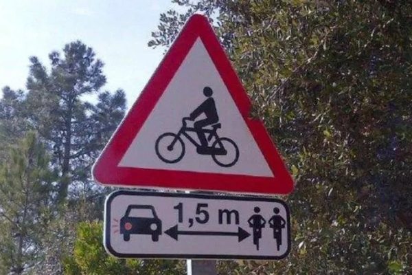Na Slovensku schválili vzdialenosť 1,5 metra pri predchádzaní cyklistov i jazdu dvoch cyklistov vedľa seba