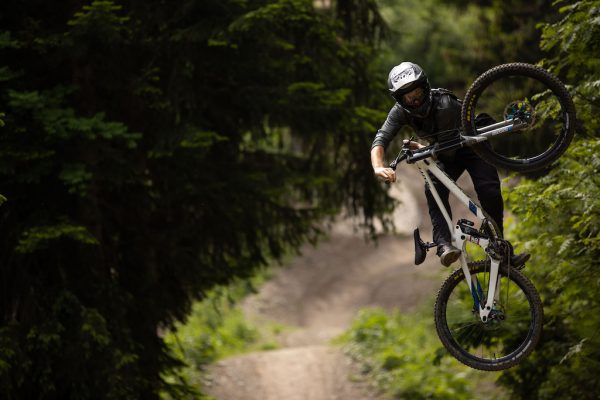  Video: Antoine Buffart predvádza dokonalé ovládanie bicykla v edite Here I Ride