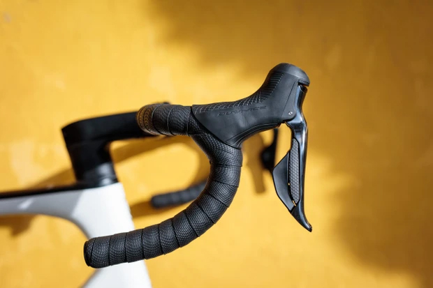 Poradňa: Ako si vybrať dokonalé riadidlá na cestný bicykel?