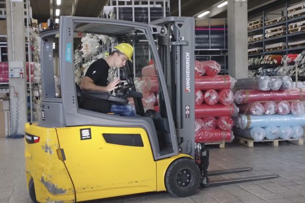  Video: Peter Sagan si zahral nešikovného skladníka i krajčíra vo vtipnom spote pre Sportful