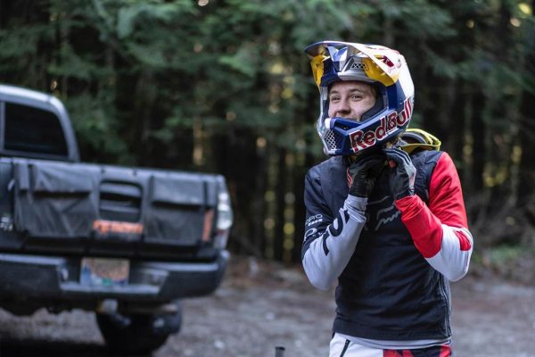 Iba 17-ročný mladý talent Jackson Goldstone dostal helmu Red Bull (+video)