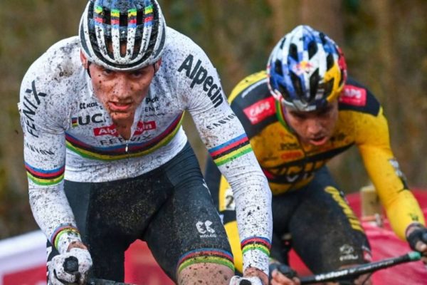 Van der Poel: Nie som si istý, či dokážem udržať tempo s Van Aertom, ale dúfam, že sa prekvapím