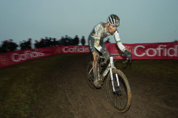 Mathieu van der Poel nebude pre bolesti chrbta štartovať na cyklokrosových majstrovstvách sveta