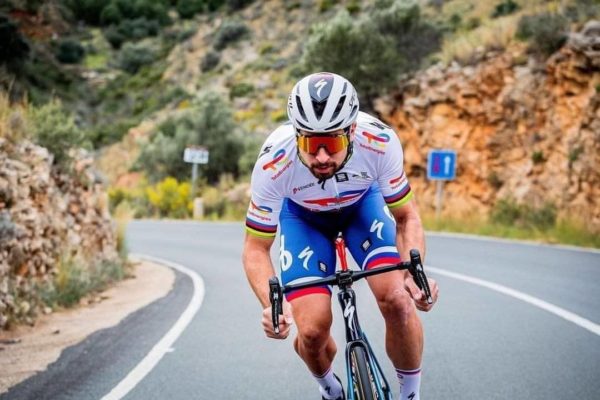 Peter Sagan predstavil vo vtipnom videu nové oblečenie tímu TotalEnergies (foto&video)