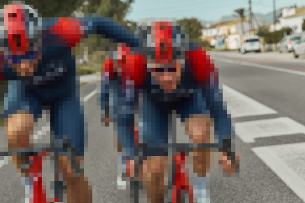 Kvíz: Spoznáte najväčšie cyklistické tímy na svete na rozpixelovaných fotkách?
