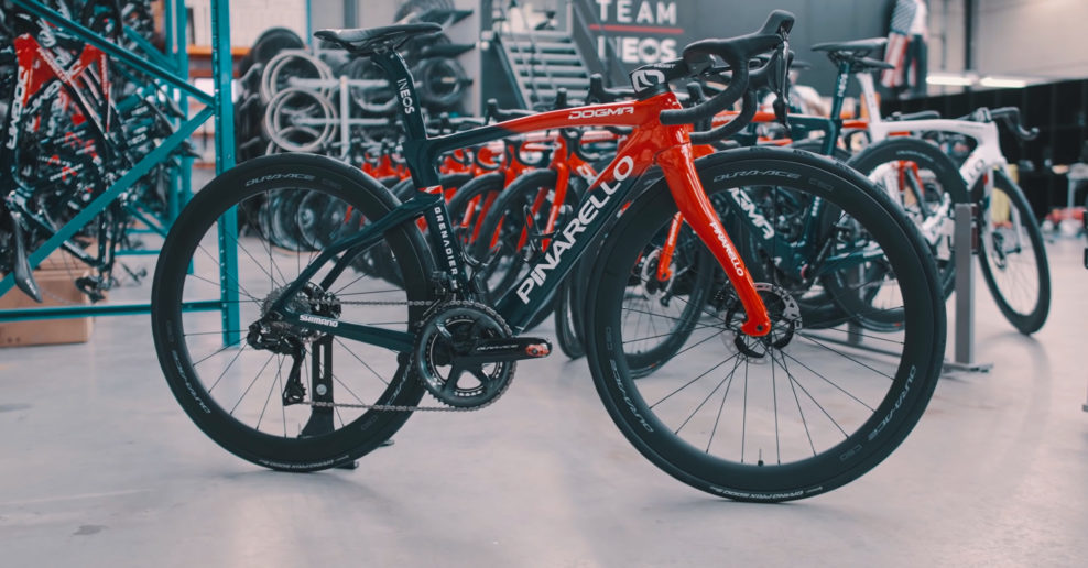  Detaily a špecifikácia pretekárskeho bicyklu Toma Pidcocka –  Pinarello Dogma F Team Ineos