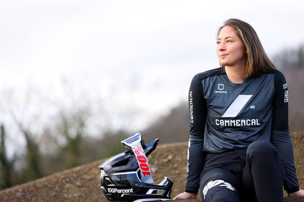 Mladá nórska zjazdárka Mille Johnset bude jazdiť za Commencal/100%