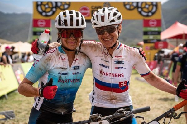 Slovenky predvádzajú skvelé výkony na Cape Epic 2022, po 4. etape sú na šiestom mieste