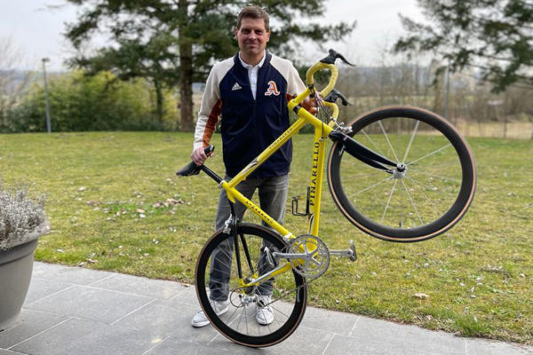 Jan Ullrich draží svoje unikátne Pinarello z Tour de France 1998, peniaze venuje na pomoc ukrajinským deťom