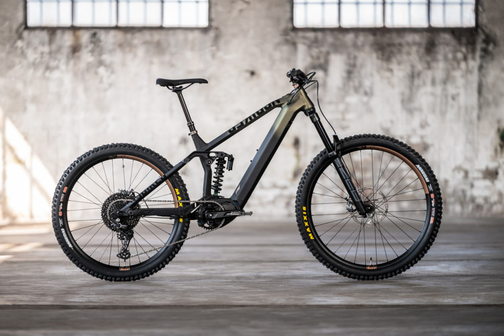 NS Bikes predstavuje svoje prv&eacute; elektrobicykle &ndash; enduro a trailov&yacute; E-Fine (detaily, modely, ceny)
