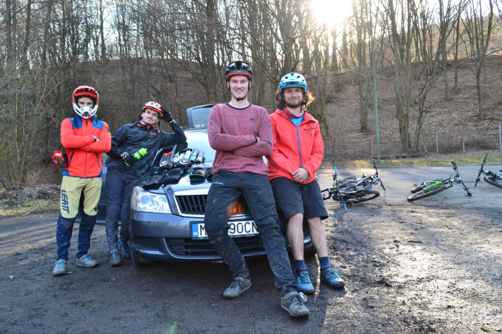 Enduro t&iacute;m: od počiatku až po podpis prvej sponzorskej zmluvy