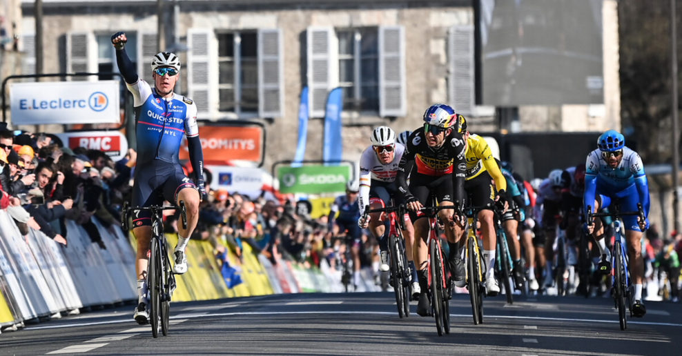 Jakobsen prešprintoval Van Aerta a vyhral druhú etapu Paríž-Nice (+video)