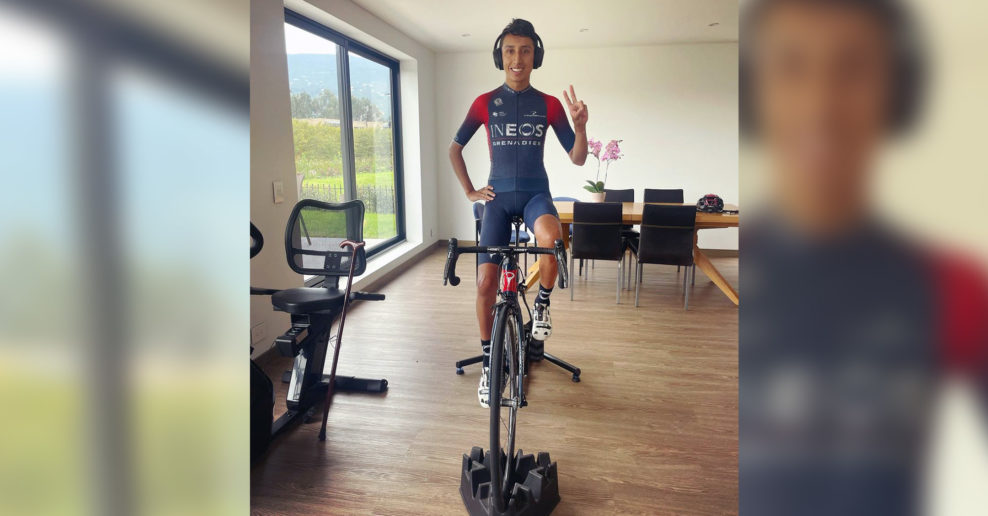 Egan Bernal už tr&eacute;nuje na bicykli a pretekať by mohol e&scaron;te tento rok, hovor&iacute; tr&eacute;ner