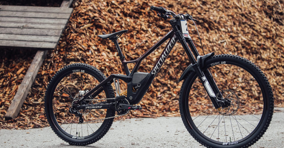 Detaily a špecifikácia zjazdového špeciálu Specialized Demo Loica Bruniho