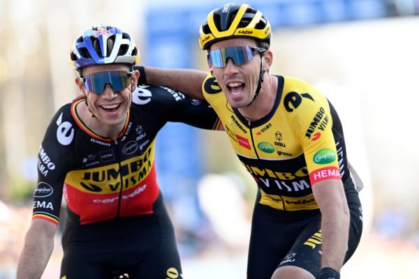 Wout van Aert suverénne vyhral E3 Saxo Bank po skvelej tímovej spolupráci s Laportom