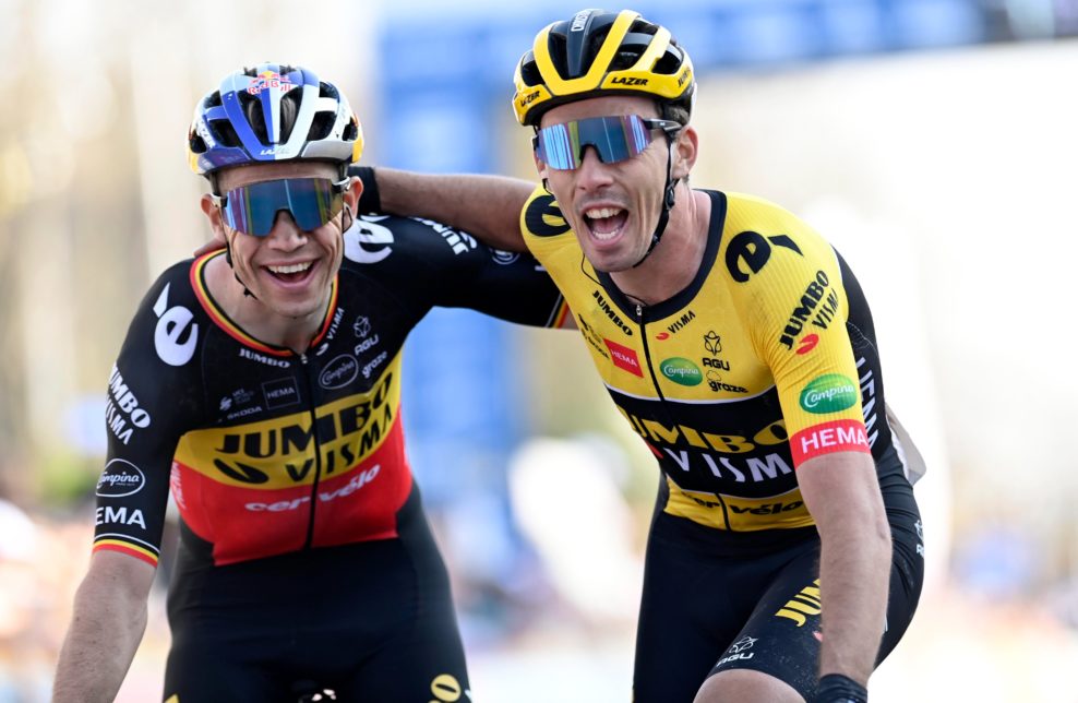 Wout van Aert suver&eacute;nne vyhral E3 Saxo Bank po skvelej t&iacute;movej spolupr&aacute;ci s Laportom