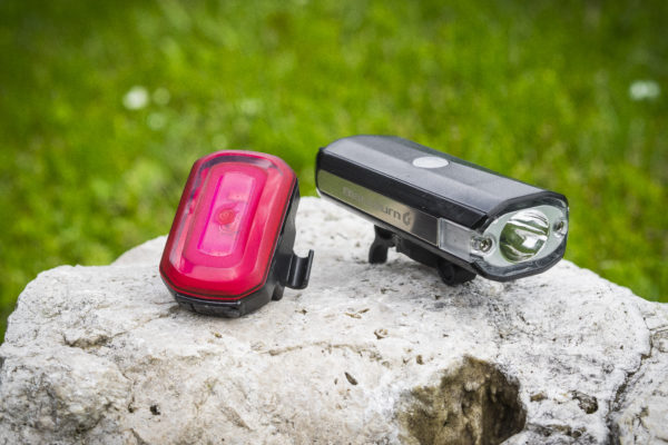 Test: Svetlá Blackburn Central 200 USB + Click USB